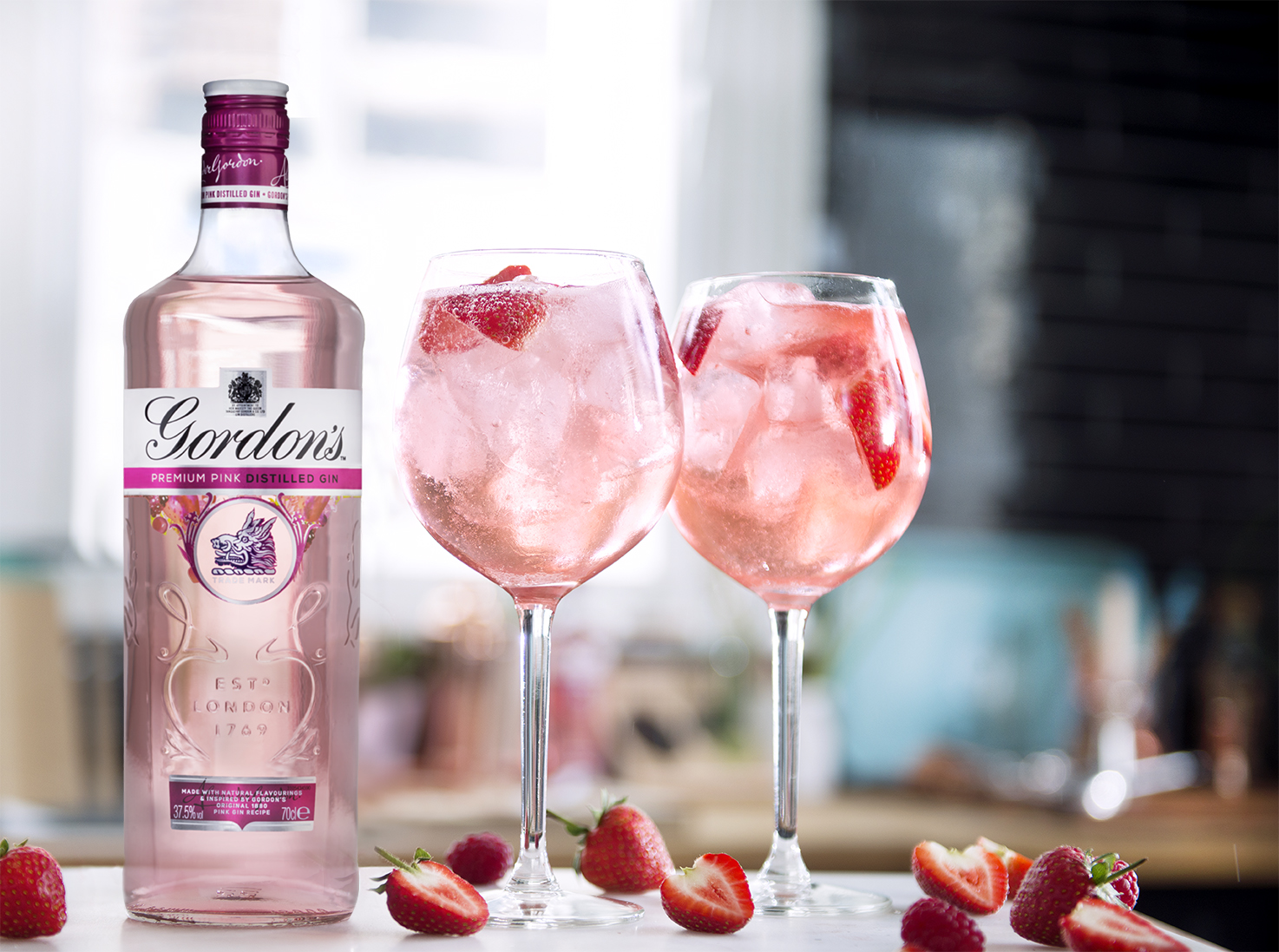 Gordon's Premium Pink 1L photo 3